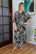 Load image into Gallery viewer, Sundrenched Black &amp; White &#39;Vines&#39; Long Kaftan Dress.  One Size Fits All.
