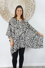 Load image into Gallery viewer, Vibrant Summer Asmat Black &amp; White Kaftan Top.  One Size Fits All.
