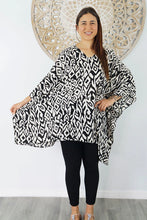 Load image into Gallery viewer, Vibrant Summer Asmat Black &amp; White Kaftan Top.  One Size Fits All.
