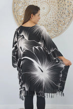 Load image into Gallery viewer, Sundrenched Outline Black &amp; White Kaftan Top.  One Size Fits All.

