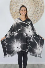 Load image into Gallery viewer, Sundrenched Outline Black &amp; White Kaftan Top.  One Size Fits All.
