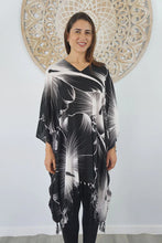 Load image into Gallery viewer, Sundrenched Outline Black &amp; White Kaftan Top.  One Size Fits All.
