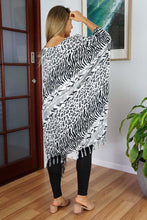 Load image into Gallery viewer, Vibrant Cheetah Black/White Kaftan Top.  One Size Fits All.
