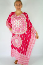 Load image into Gallery viewer, plus size mandala print pink &amp; white long kaftan
