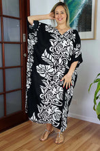 Load image into Gallery viewer, plus size floral black &amp; white print long kaftan
