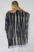 Load image into Gallery viewer, Lovely tie dye black/cream crackle kaftan top.  One size fits all.
