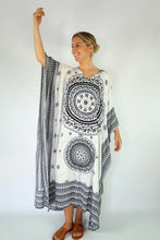 Load image into Gallery viewer, plus size mandala print white &amp; black long kaftan
